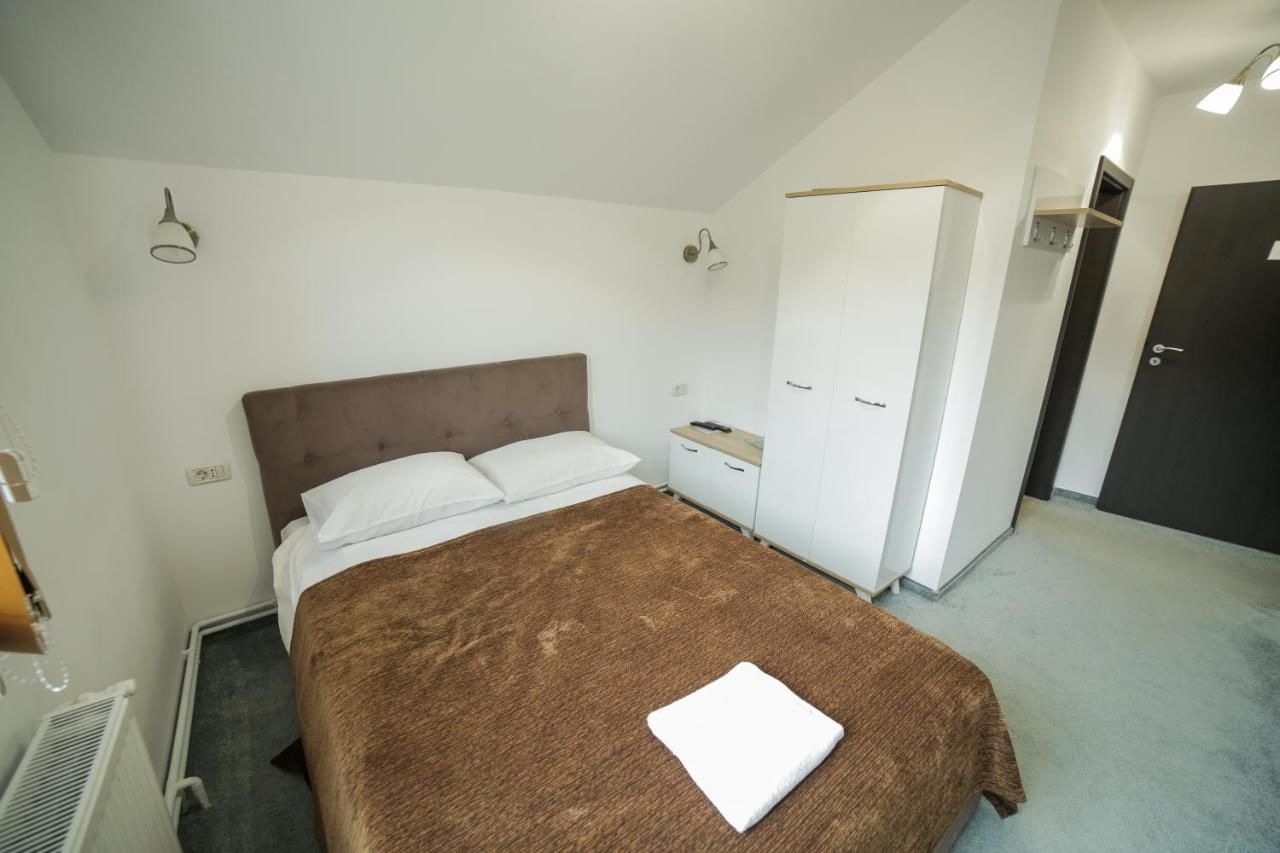Отель Hotel Muntele Mic Borlova-17