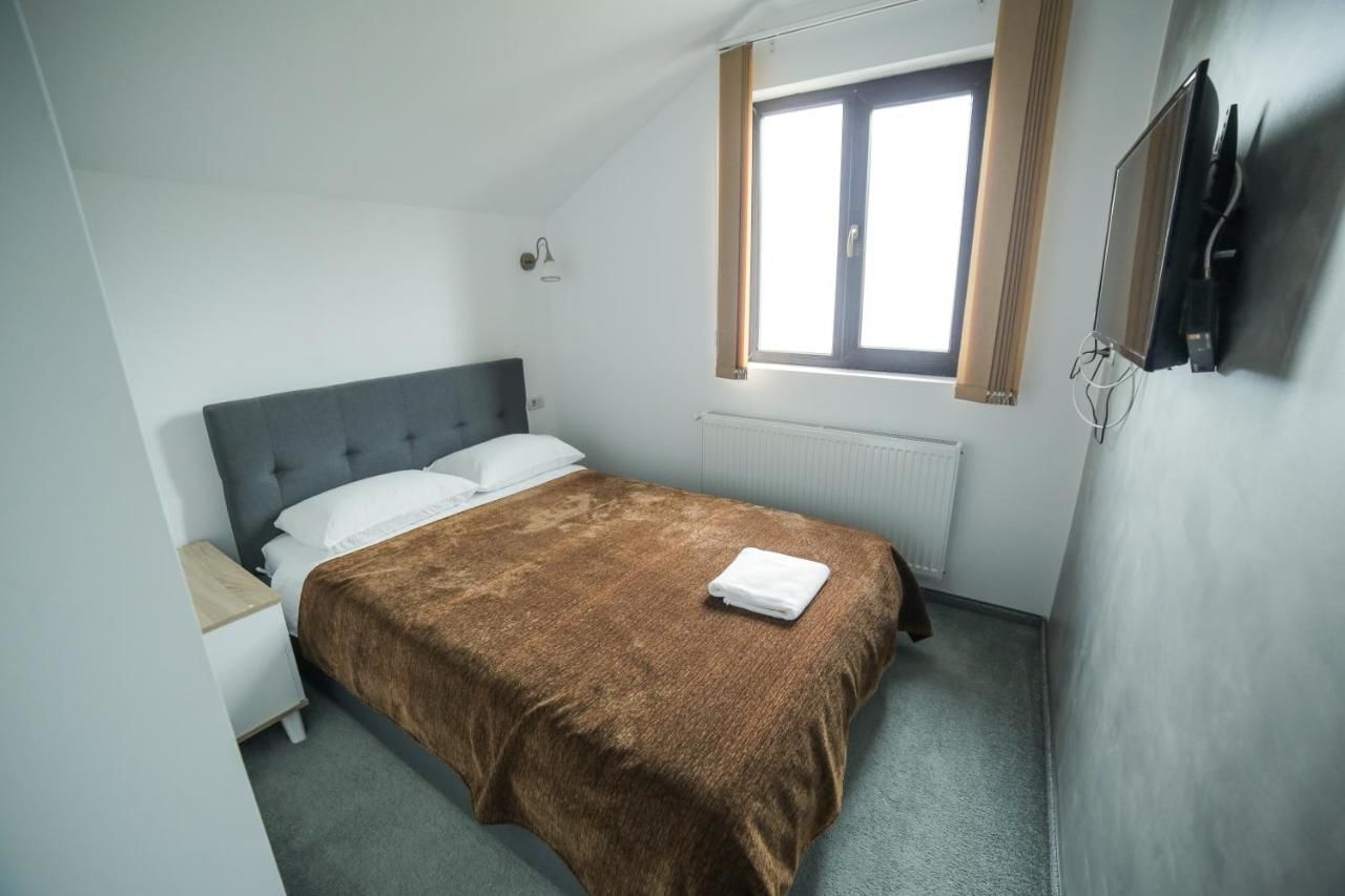 Отель Hotel Muntele Mic Borlova-18