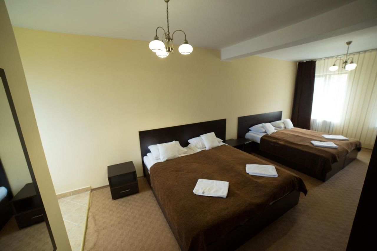 Отель Hotel Muntele Mic Borlova-35