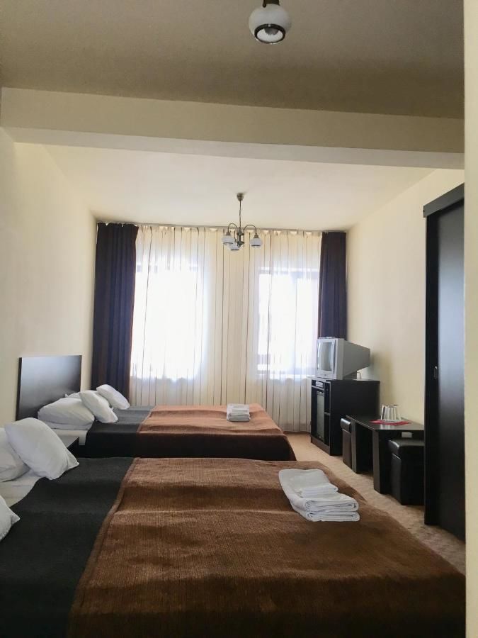Отель Hotel Muntele Mic Borlova-36
