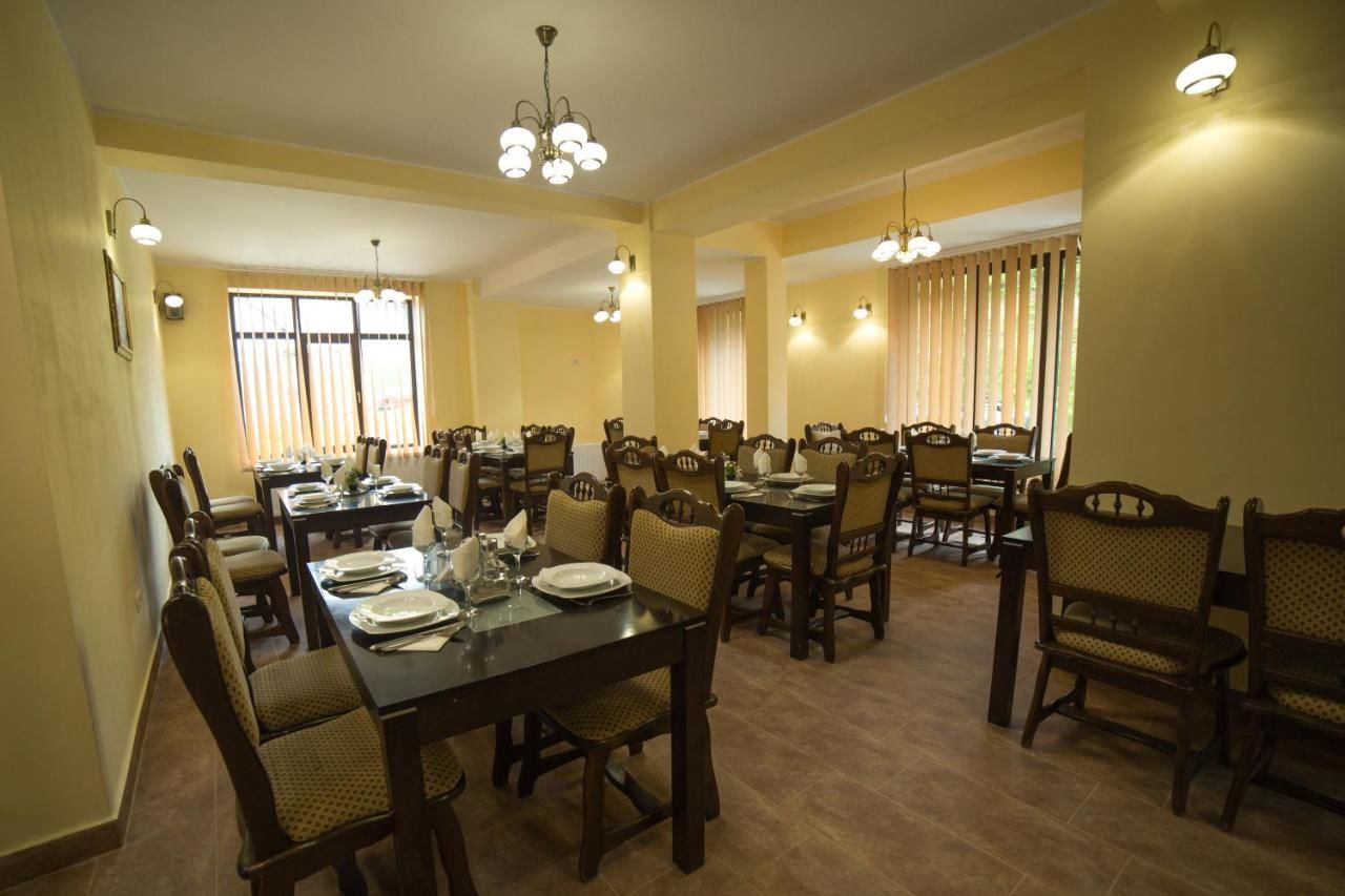 Отель Hotel Muntele Mic Borlova-38